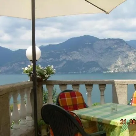 Apartment Nr, 3 Im Casa Margherita, Mit Terrasse, Garten Und Seeblick Sommavilla